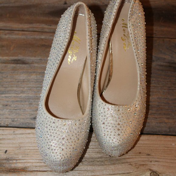 Lola Heel Silver Women's Rhinestone Round Toe Slip-On Pump 245 Korea 7.5 US New - Picture 3 of 9